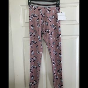 Pretty and pink Beyond Yoga Leggings